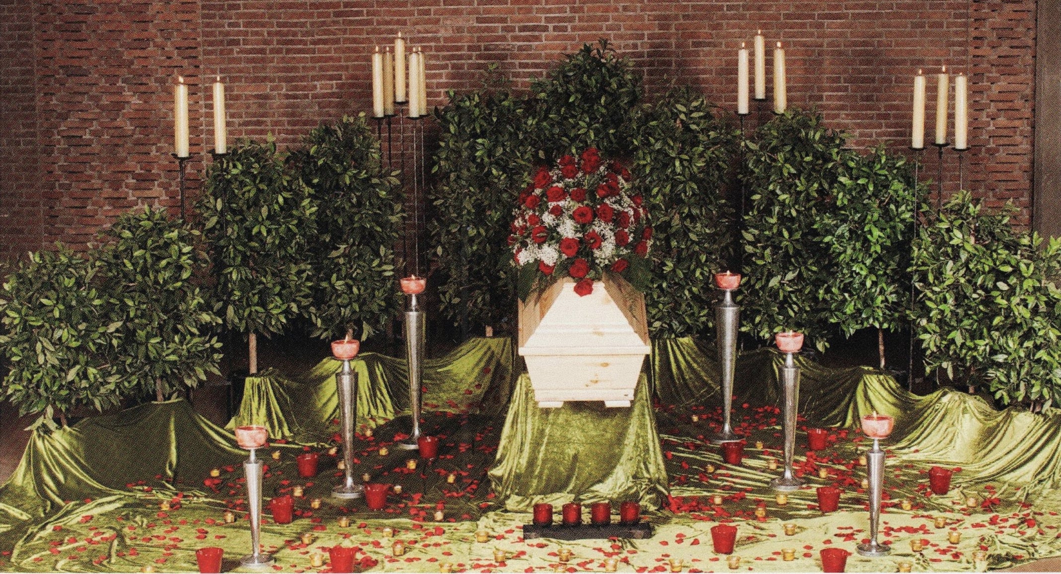 Hallendekoration Sargfeier moosgrün